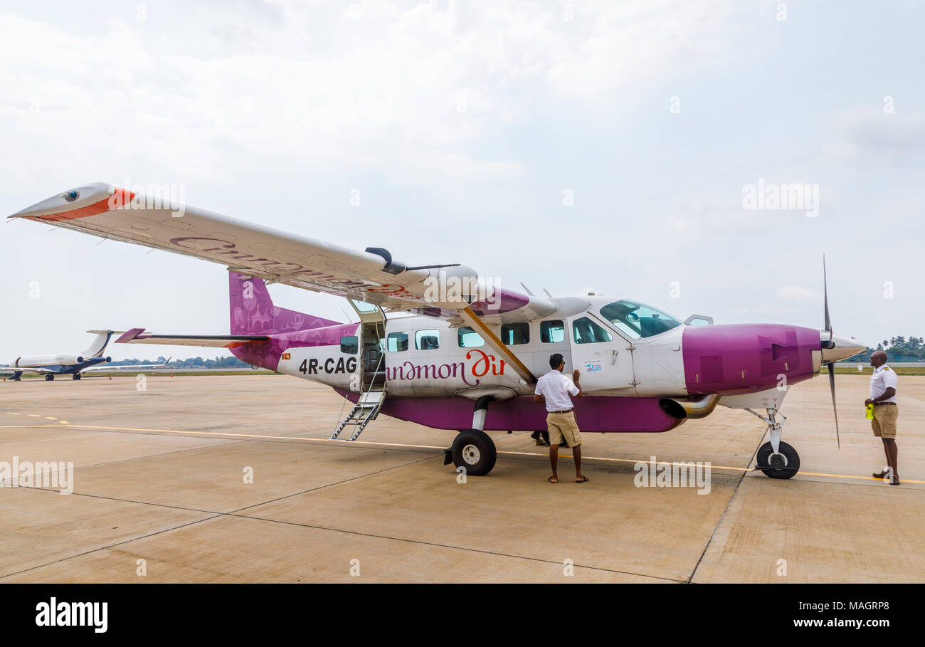 Air cannelle Cessna 208 sur le sol à l'Aéroport International de Colombo, Sri Lanka. Sri Lanka Banque D'Images