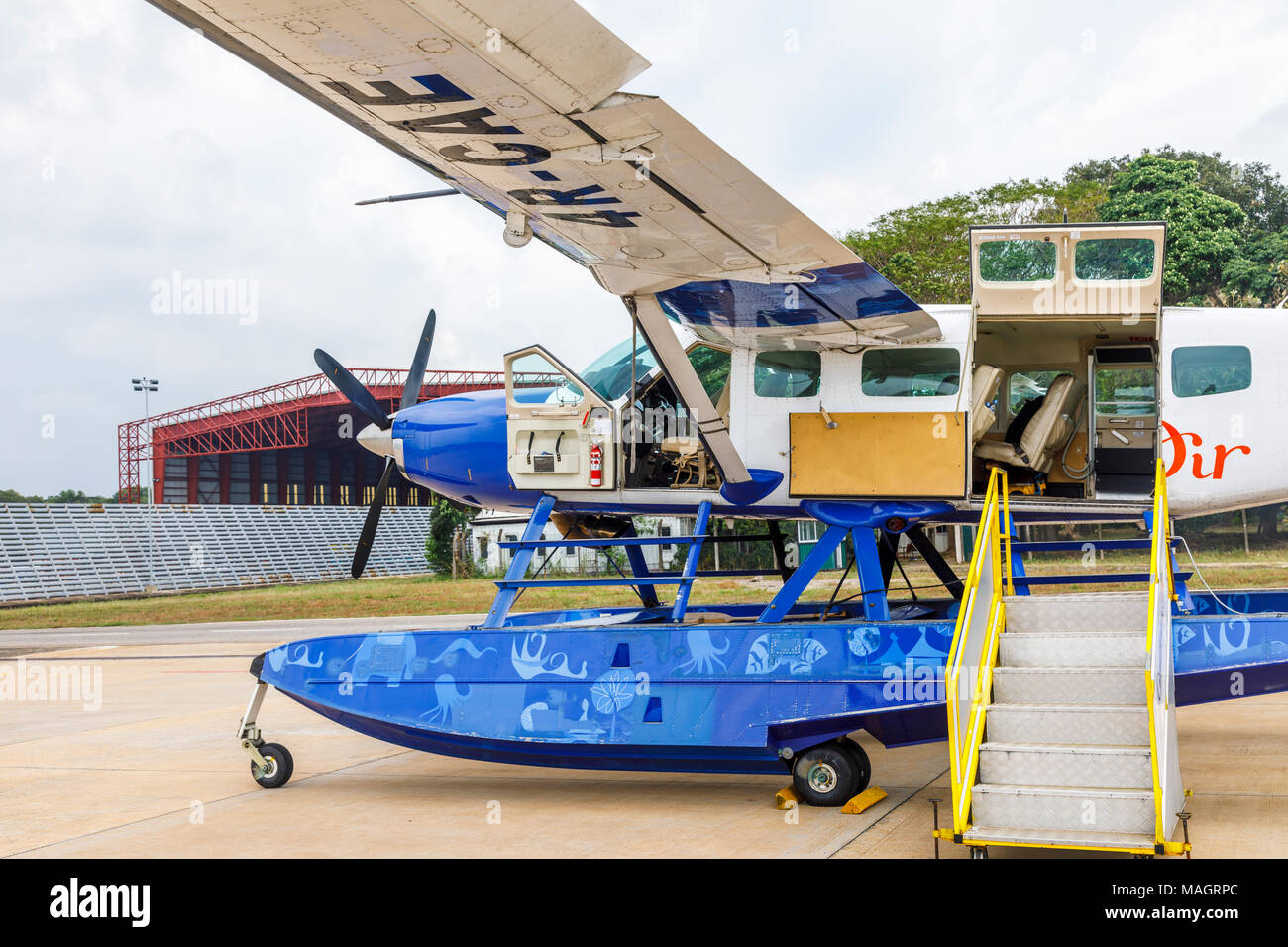 La cannelle Cessna 208 Caravan amphibie de l'air sur le sol à l'Aéroport International de Colombo, Sri Lanka. Sri Lanka Banque D'Images