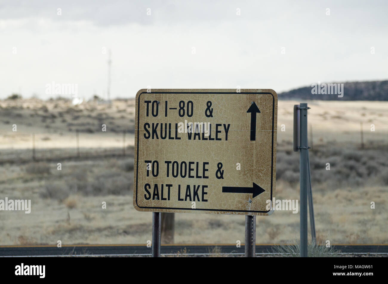 Un signe de tête ou de la vallée de l'Utah et Salt Lake Tooele dans le désert. Banque D'Images