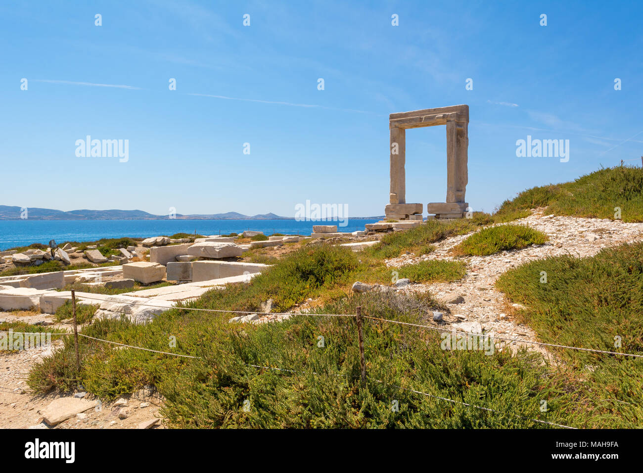 La Portara, l'un des monuments plus célèbres de Naxos Naxos (Chora) ville. Îles des Cyclades, en Grèce. Banque D'Images