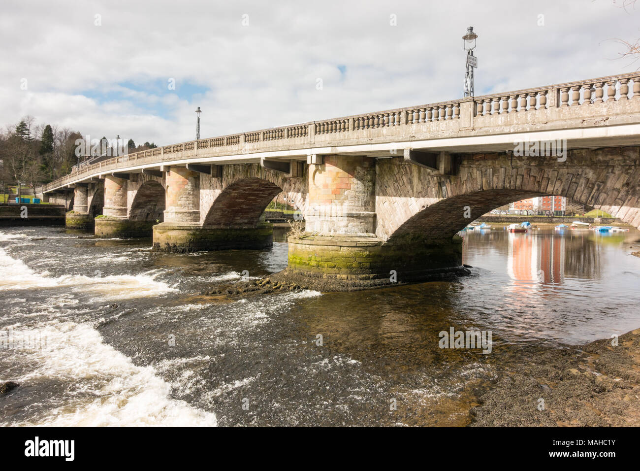 Dumbarton vieux pont sur la rivière Leven, Dumbarton, Ecosse, Royaume-Uni Banque D'Images