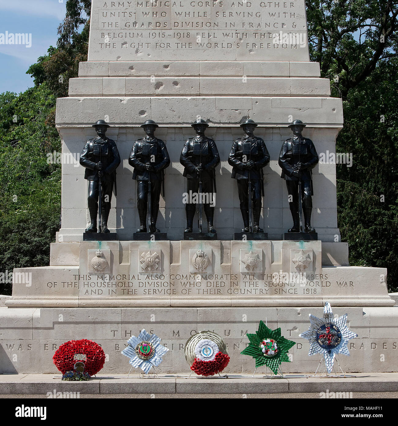L'Art de Londres ; des statues et reliefs muraux par Ilpo Musto : Guards Memorial par Gilbert Ledward (1888 - 1960) a dévoilé en 1926, le monument est un memori Banque D'Images