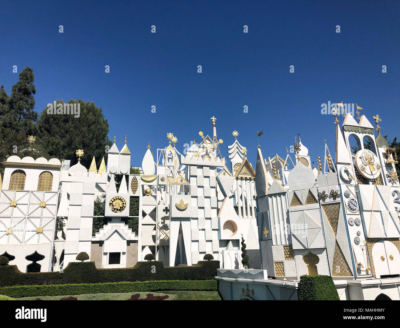 ANAHEIM, CA - le 16 octobre 2017 : Petite attraction mondiale à Disneyland en Californie sur une journée bien remplie avec de beaux ciels bleus et grand beau temps. Banque D'Images