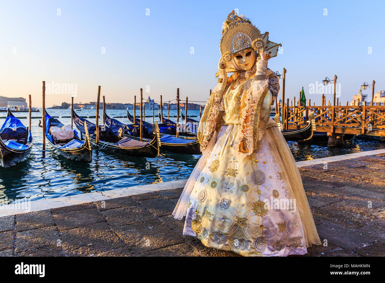 Venise, Italie. Carnaval de Venise, beau masque à la place Saint Marc. Banque D'Images