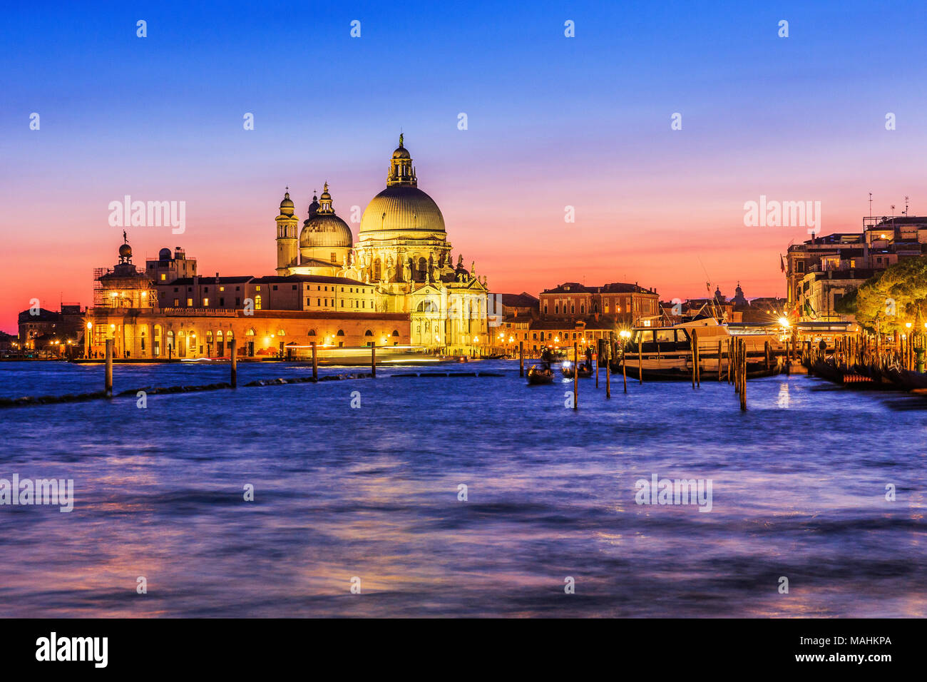 Venise, Italie. Vue sur le Grand Canal à Venise au coucher du soleil. Banque D'Images