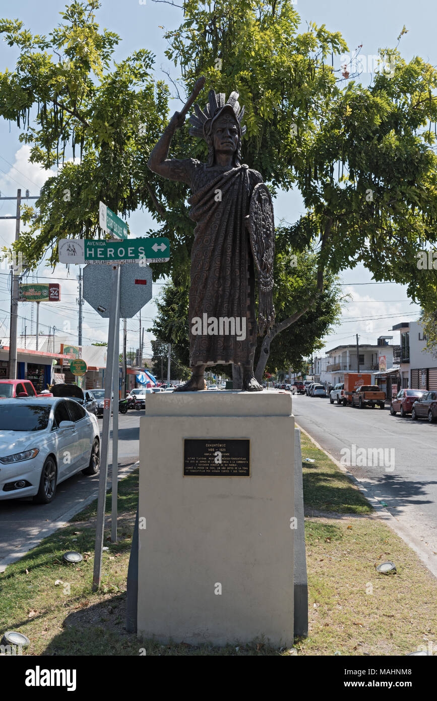 Image fixe de l'Empereur aztèque Cuauhtemoc dans une rue à Chetumal, Quintana Roo, Mexique Banque D'Images