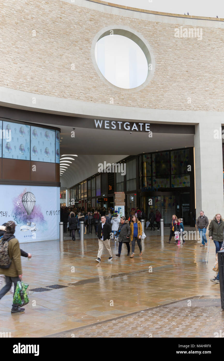Shoppers, Westgate, Oxford. Les consommateurs, de la vente au détail Banque D'Images