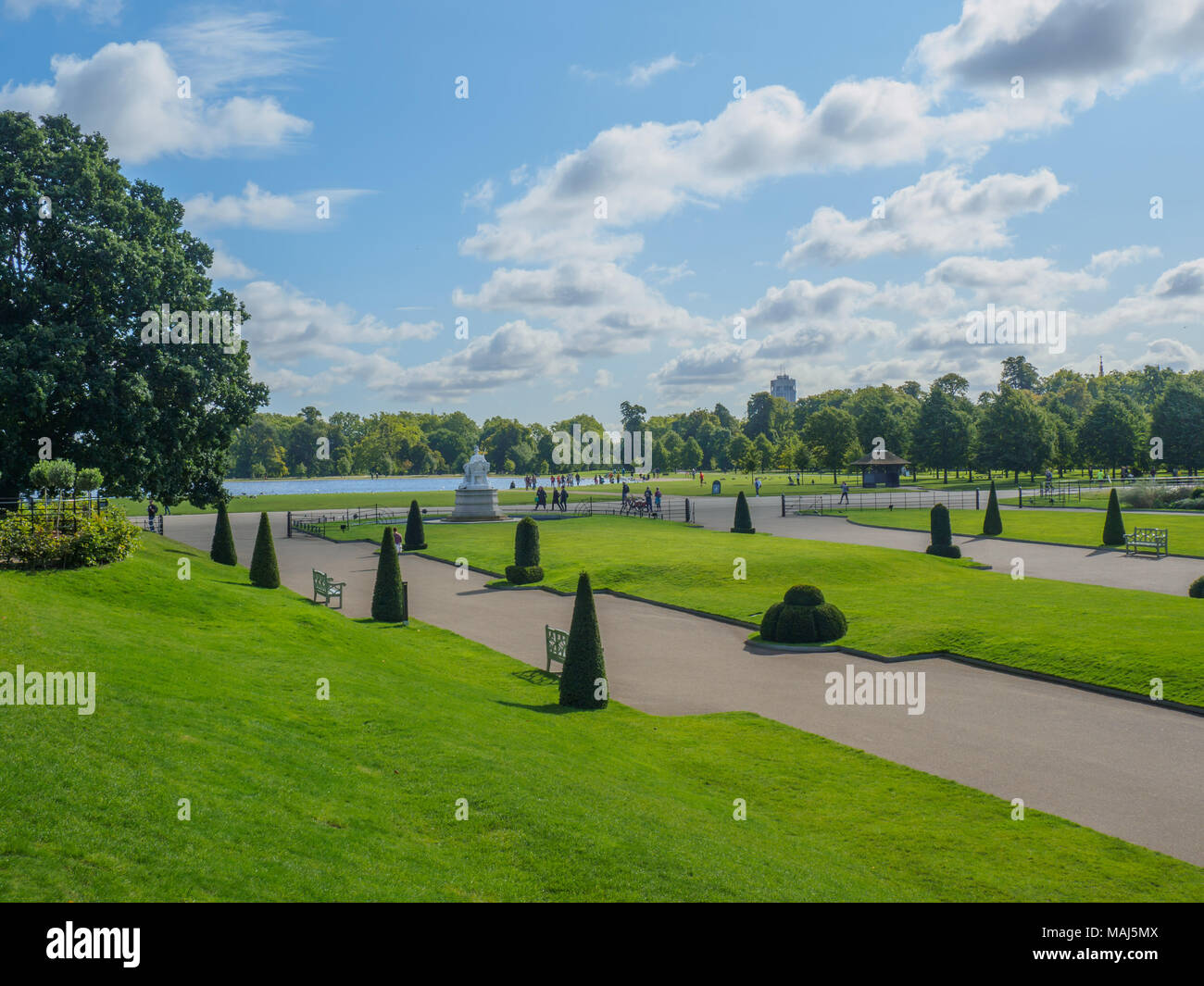 Londres, Royaume-Uni - 12 septembre 2017 : vue sur les jardins de Kensington à Londres, Royaume Uni sur une journée ensoleillée. Banque D'Images