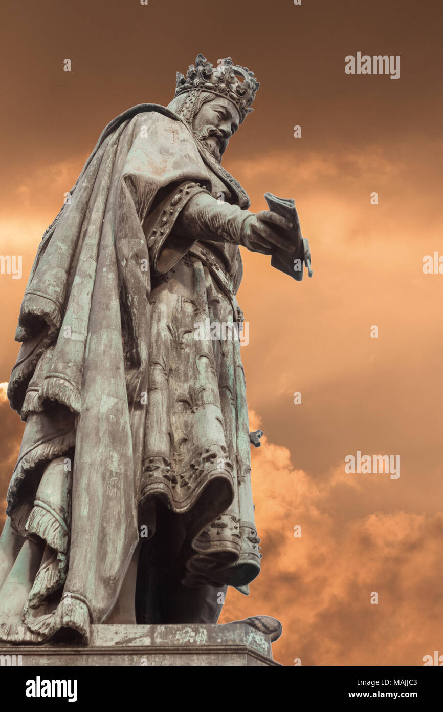 Statue du Roi Charles IV, Prague pendant le coucher du soleil Banque D'Images