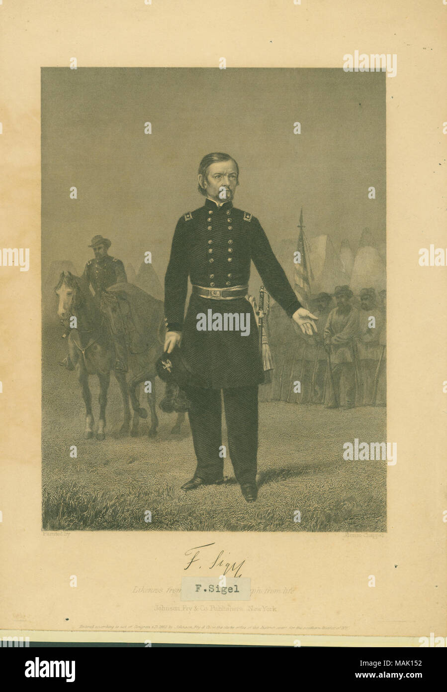 Portrait en pied d'un homme en uniforme. Formation de soldats avec leur drapeau, tentes, et deux chevaux (dont l'un dispose d'un cavalier) en arrière-plan. 'F. Sigel" (signature imprimée sous l'image). 'F. Sigel' (dans le type et collé sous l'image). 'F. Sigel" (écrit sur le verso). Titre : Franz Sigel, général (Union européenne). . 1862. Alonzo Chappel Banque D'Images