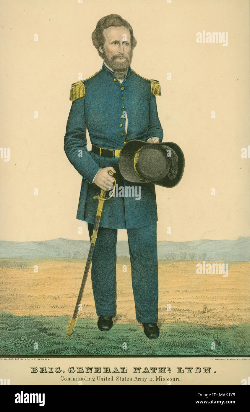 Portrait en pied d'un homme en uniforme, avec une épée. 'BRIG. NATHL GÉNÉRALE. LYON. Commandant de l'armée des États-Unis au Missouri.' (imprimé ci-dessous l'image). Titre : 'Brig. Général Nathaniel Lyon. Commandant de l'armée des États-Unis au Missouri.' . Entre 1861 et 1865. Banque D'Images