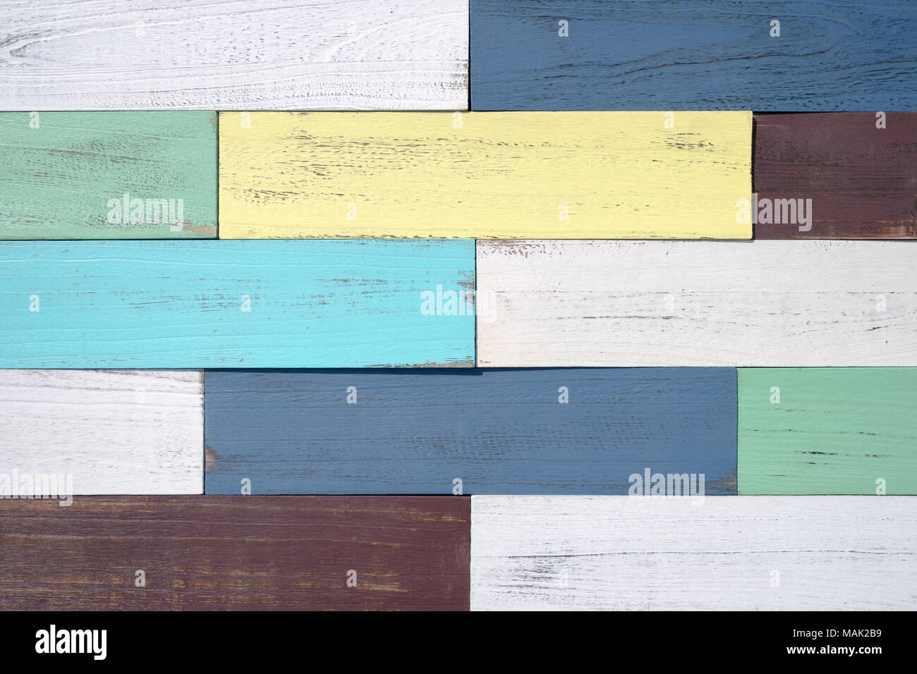 Planches en bois de différentes couleurs pour l'utilisation d'arrière-plan Banque D'Images