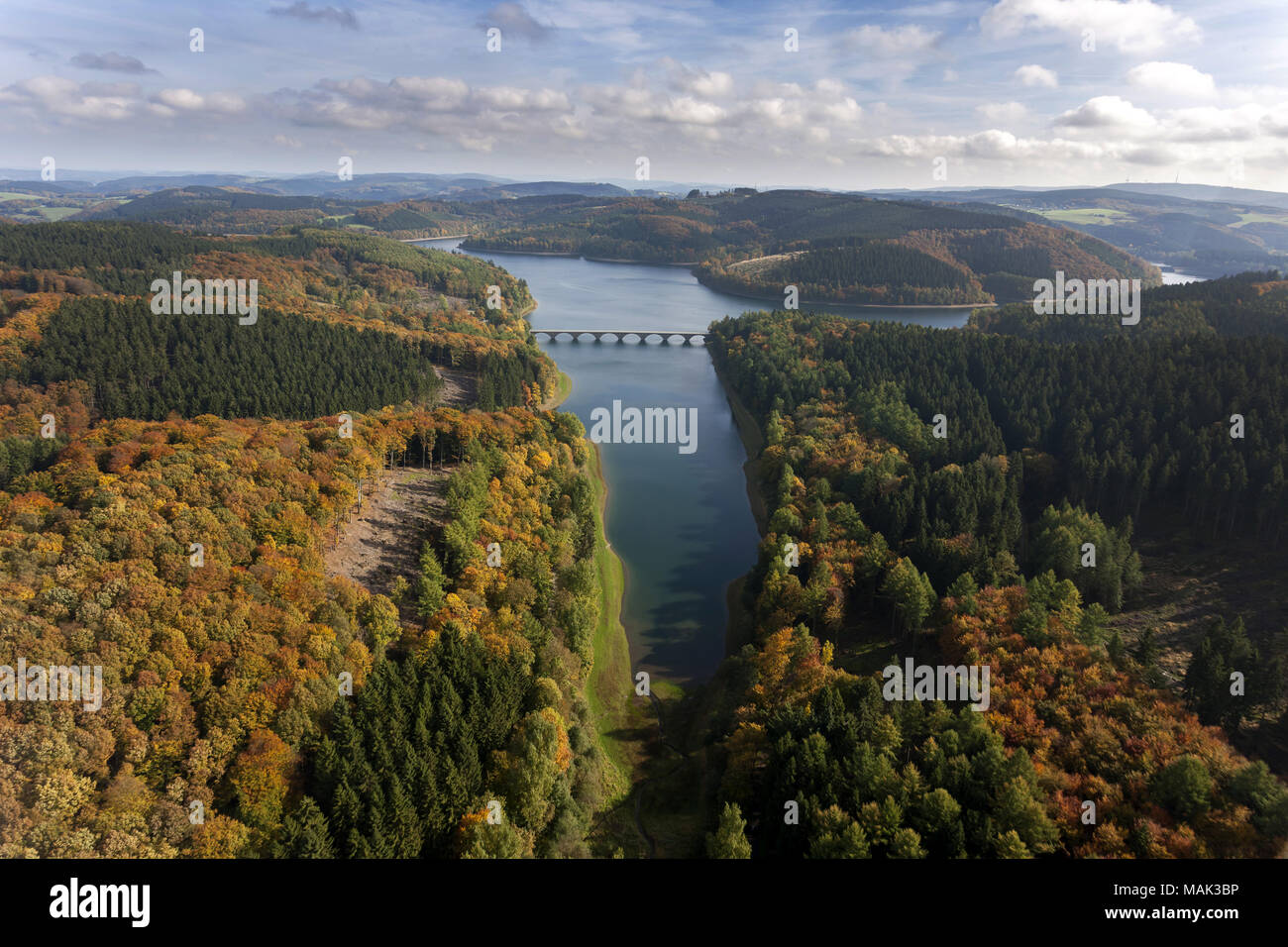 Versetalsperre à Lüdenscheid, barrage, Rhénanie du Nord-Westphalie, Rhénanie-Palatinat, Allemagne, vue aérienne, les oiseaux-lunettes de vue, vue aérienne, la photographie aérienne, antenne Banque D'Images