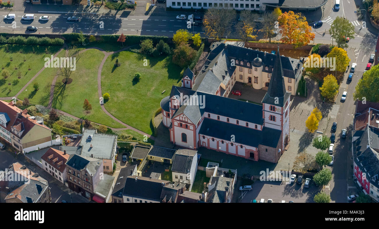Église Saint Pierre, trois-nef tard basilique romane, Merzig, Sarre, Allemagne, Europe, vue aérienne, les oiseaux-lunettes, vue aérienne Vue aérienne, photogr Banque D'Images