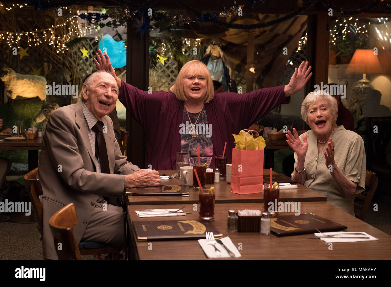 Des paniers, de gauche à droite : Roger C. Burton, Louie Anderson, Eve Brenner dans 'ets-Basque" (Saison 3, épisode 9, diffusé le 20 mars 2018). ph : Colleen Hayes/© FX/avec la permission d'Everett Collection Banque D'Images
