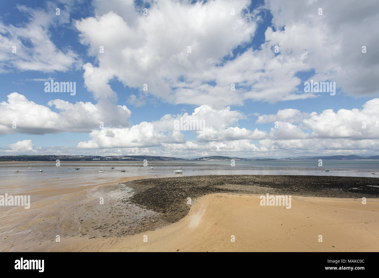 Grand ciel au-dessus de la Baie de Swansea, Pays de Galles du Sud Banque D'Images