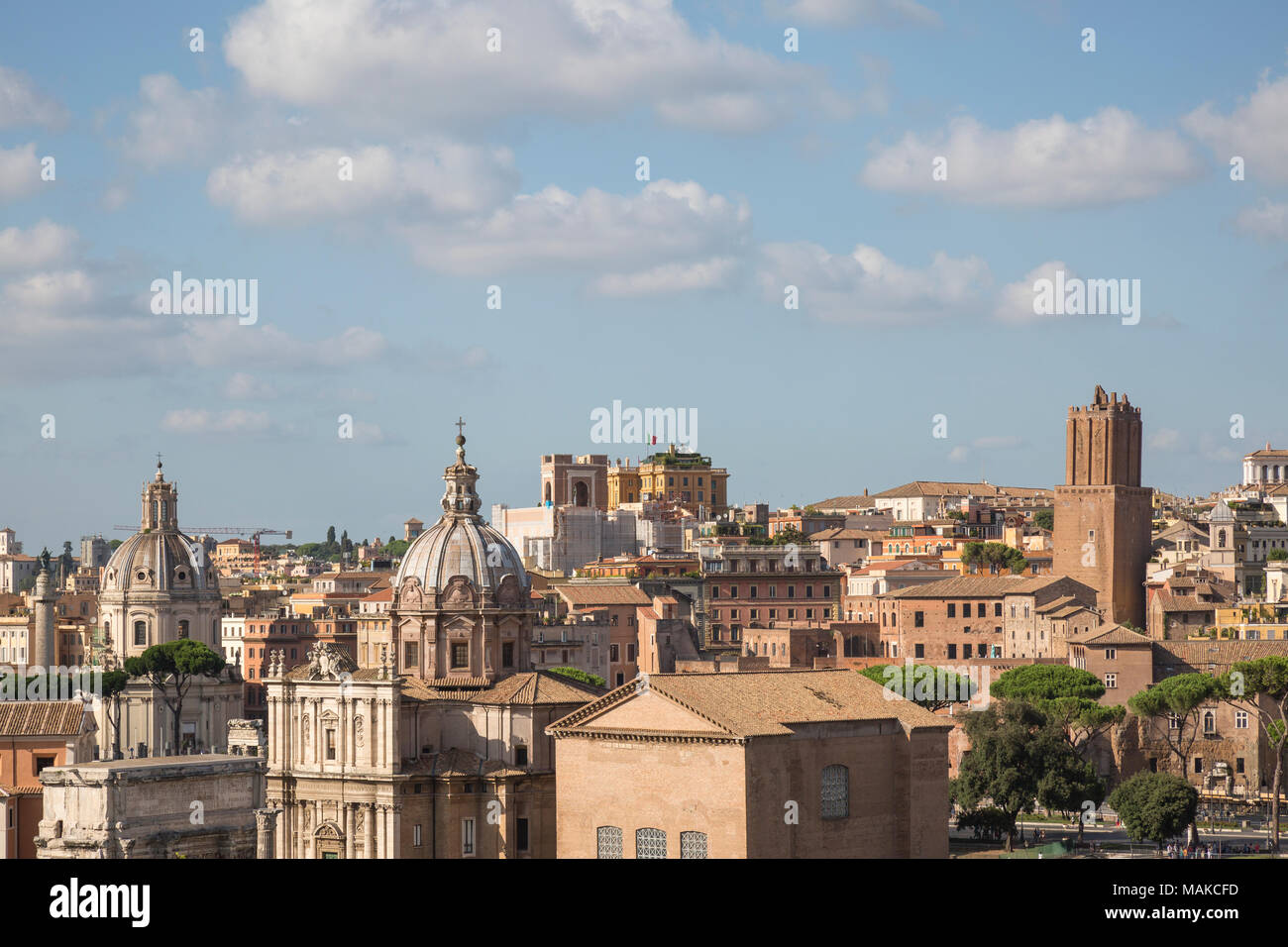 Vue depuis le Mont Palatin (Palatino) qui est le plus des sept collines de Rome, Italie recherche les toits le chanteur au-dessus du Forum Romain Banque D'Images