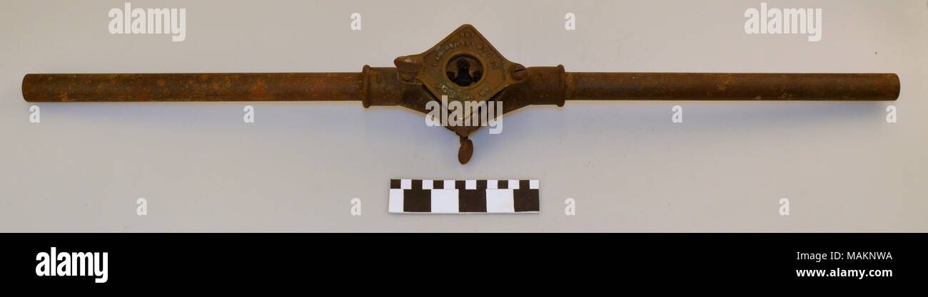 Ce tuyau-machines, faite par l'entreprise St Louis L. M. Rumsey Manufacturing Co., appartenait à Stephen Braun (1873-1940), un mécanicien de machines fixes de la ville de Saint-Louis, puis son fils Elmer Braun (1907-1965 ?). Elmer a construit un plus de son accueil sur le bloc 600, Avenue de Marmaduke à St Louis dans les années 1940 ou 1950, et utilisé ces outils lorsque la plomberie accueil pour l'eau chaude, le chauffage par rayonnement. Titre : Machine à Pipe-Threading de Stephen et Elmer Braun . Entre 1900 et 1917. L.M. Rumsey Mfg Co. Banque D'Images