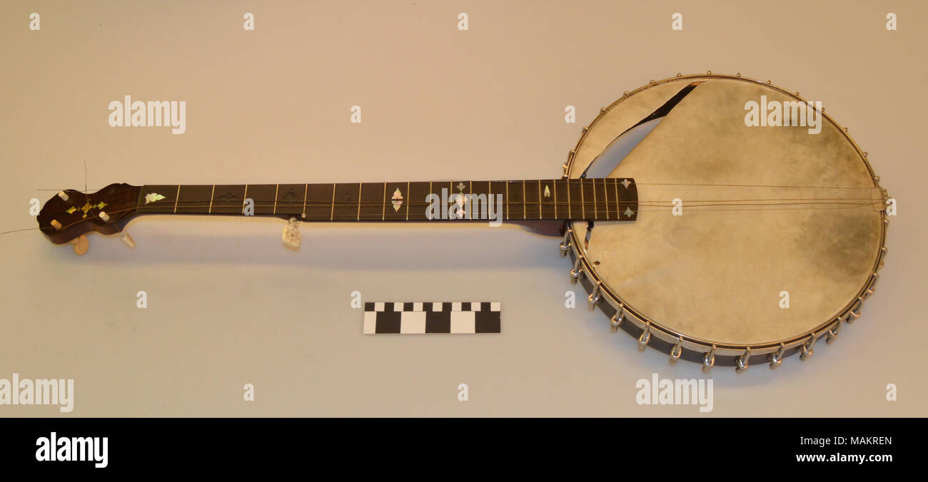 Modèle 'Imperial' par banjo Fairbanks & Cole de Boston, 1886-1890, avec dos ouvert, chevilles d'ivoire et de nacre. Administré par Wilbur H. Siebert alors qu'il était étudiant à l'Université de Harvard. Titre : Le banjo de Wilbur H. Siebert . circa 1888. Fairbanks et Cole Banque D'Images