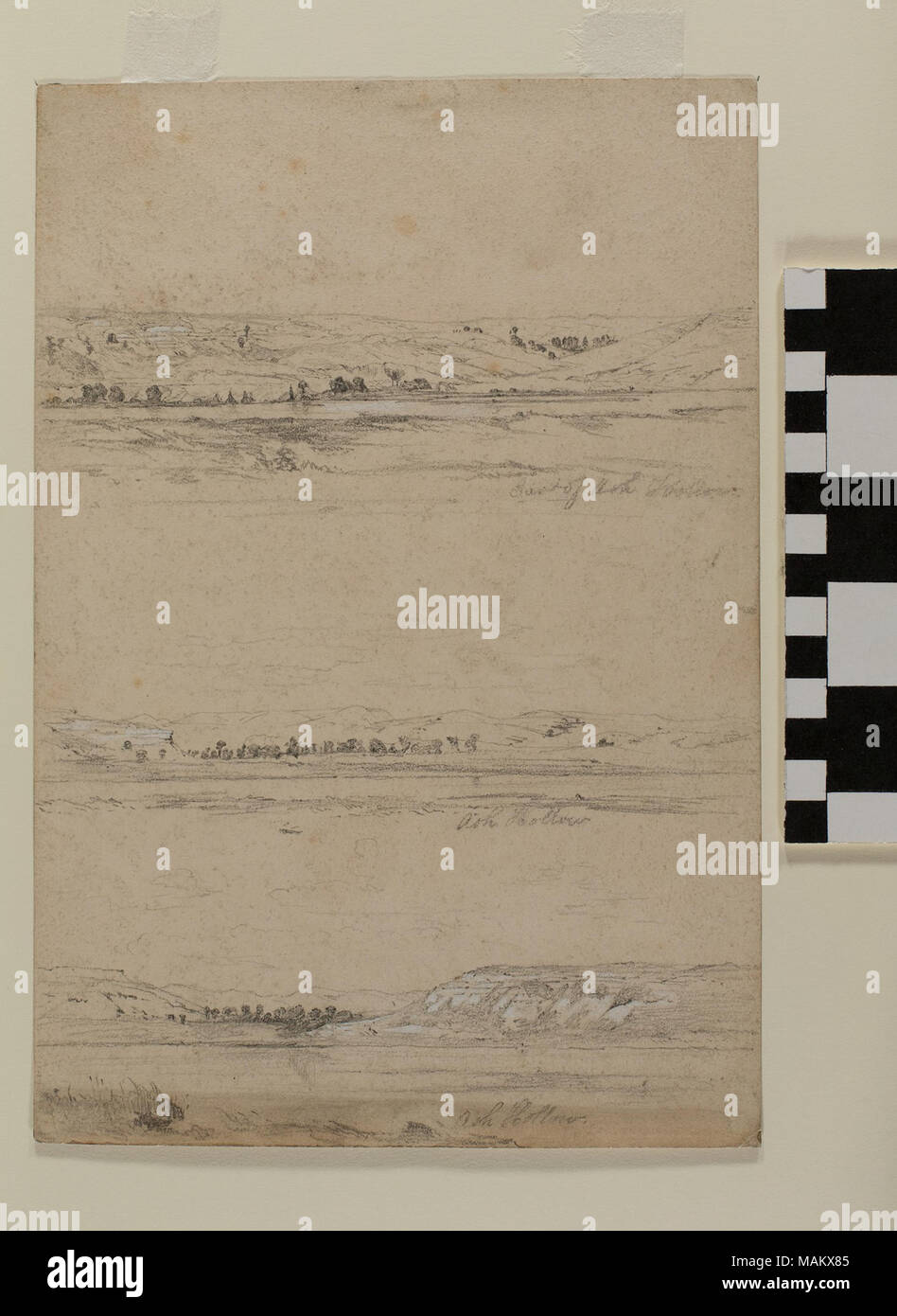 Trois dessins au graphite par English Mormon artiste Frederick Piercy, documenter son voyage jusqu'à l'Utah en 1853. Les dessins représentent différentes vues de Ash Hollow dans le Nebraska. Plusieurs de ses œuvres ont été reproduites Piercy comme imprime dans son "itinéraire de Liverpool à Great Salt Lake Valley', publié en 1855. Titre : Dessins au graphite, à l'Est de 'ash', creux, Creux 'ash' et 'ash' creux par Frederick Piercy . 1853. Piercy, Frederick Hawkins, 1830-1891 Banque D'Images