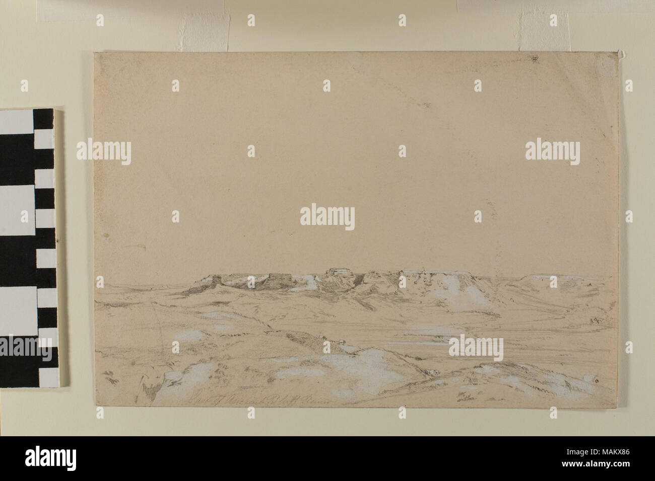 Dessin au graphite par English Mormon artiste Frederick Piercy, documenter son voyage jusqu'à l'Utah en 1853. Le dessin représente une vue de l'antique ruines Bluff dans l'actuel Nebraska de l'Est. Plusieurs de ses œuvres ont été reproduites Piercy comme imprime dans son "itinéraire de Liverpool à Great Salt Lake Valley', publié en 1855. Titre : Dessin au graphite, 'l'est d'anciennes ruines Bluff' par Frederick Piercy . 1853. Piercy, Frederick Hawkins, 1830-1891 Banque D'Images