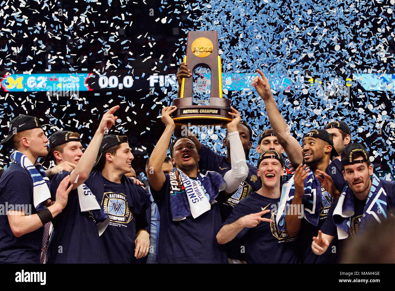 San Antonio, États-Unis d'Amérique. 2ème apr 2018. Les joueurs de Villanova célébrer avec le trophée après avoir battu Michigan avec 79-62 dans le match de championnat de la NCAA Final Four ncaa tournoi, à San Antonio, Texas, États-Unis, le 2 avril 2018. Credit : Chanson Qiong/Xinhua/Alamy Live News Banque D'Images