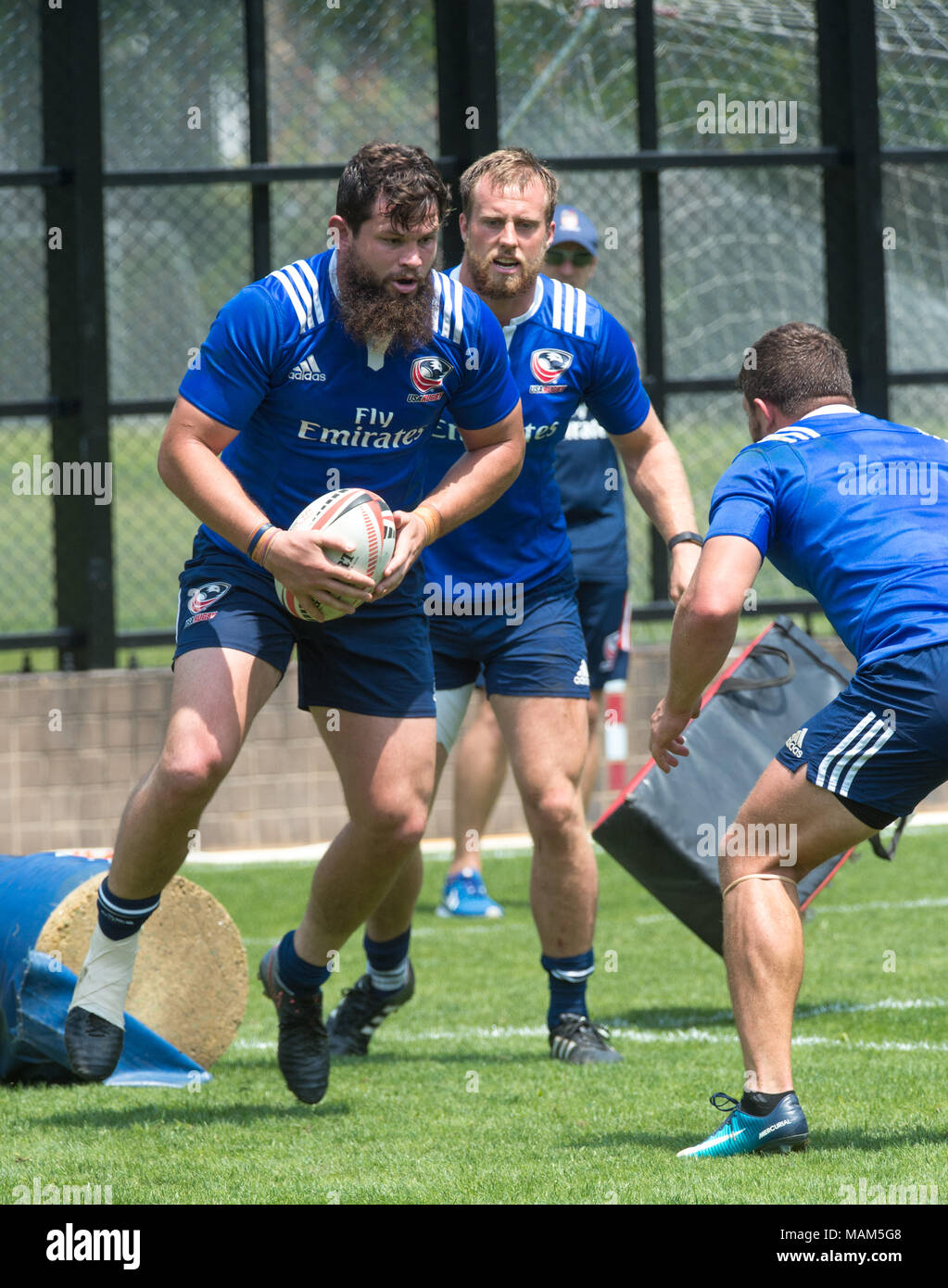 HONG KONG, HONG KONG,CHINE:3 avril 2018. L'équipe de rugby USA mener une séance de formation à l'occasion de sorte Kon Po recreation ground avant leurs Hong Kong Rugby 7 matches. Danny Barrett s'exécute avec la balle.Alamy Live News Banque D'Images