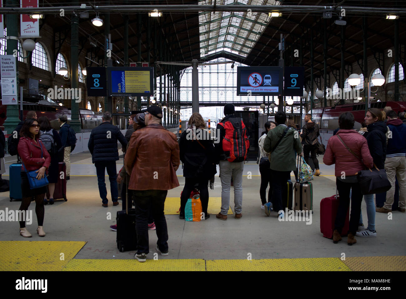 Paris, France, 3 avril 2018. Passagers attendent après leur train est annulé en raison de la grève des travailleurs du rail, Gare du Nord. Crédit : Jane Burke/Alamy Live News Banque D'Images