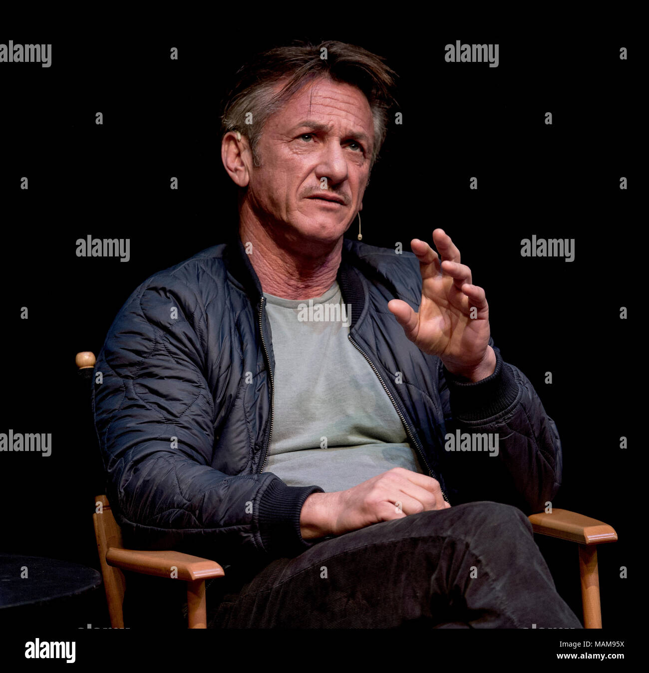 03 avril, 2018 - Santa Monica, Californie, États-Unis - Sean Penn parle de son premier roman, 'Bob le miel qui n Stuff', lors d'un événement de Los Angeles parle.(Image Crédit : © Brian Cahn via Zuma sur le fil) Banque D'Images