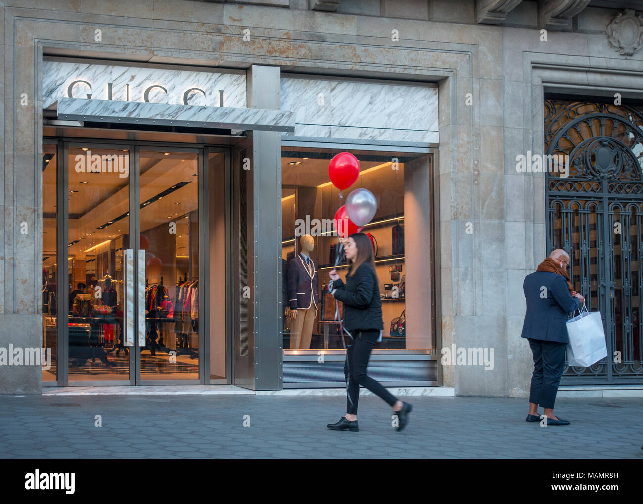 Barcelone, Espagne. Mars 2018 : en face de la boutique Gucci Banque D'Images