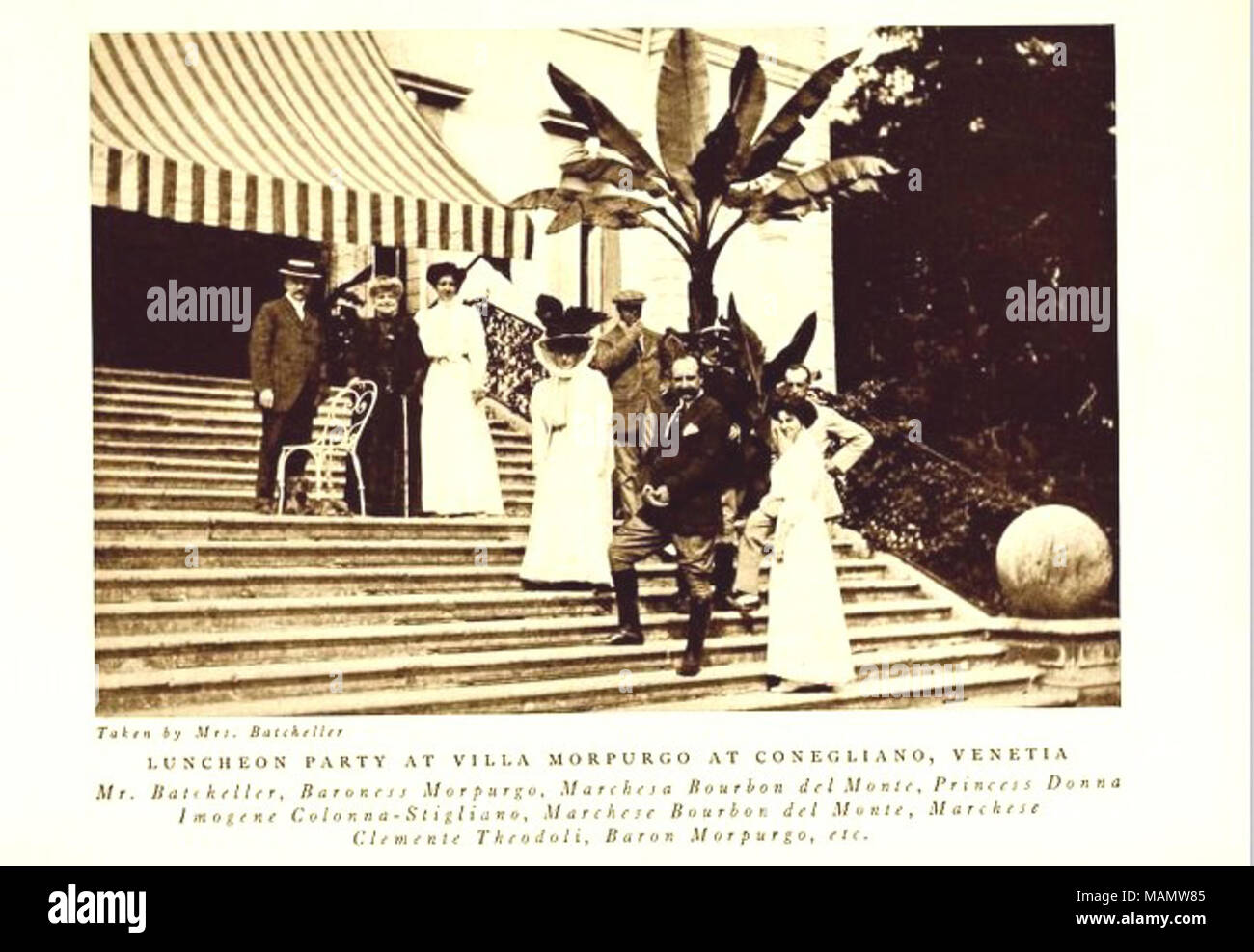 . Deutsch : Illustration aus italien 'pays des châteaux et des sièges : Villa Anglais Pini-Puig Civran Morpurgo, de l'Italien châteaux et pays sièges (1911) par BATES-BATCHELLER, photographié par Mme Bates-Batcheller . 1911. Tryphose Bates-Batcheller Banque D'Images