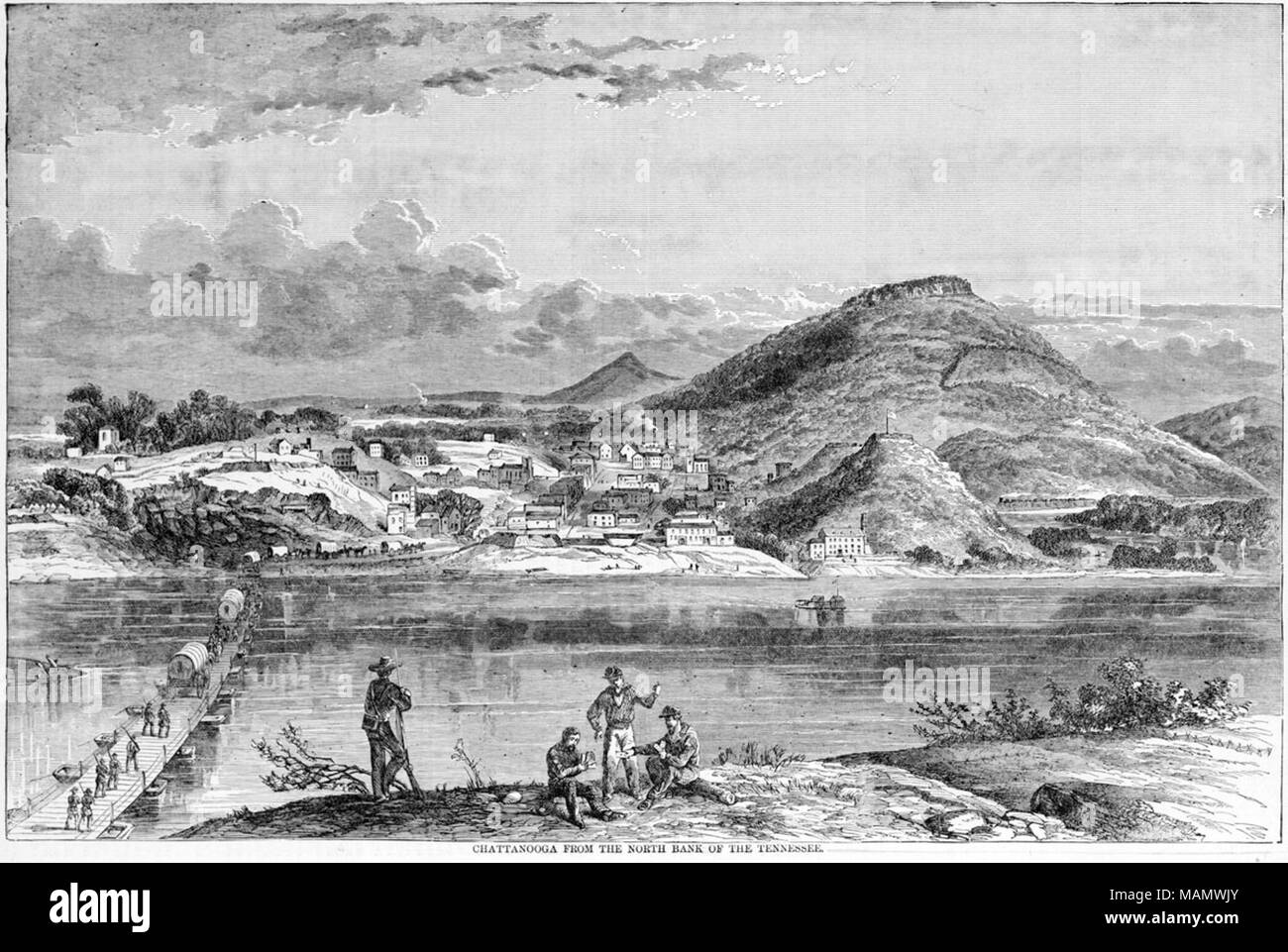 Chattanooga de la rive nord de l'Arizona. Traverser la rivière Tennessee des soldats sur le pont de bateaux, Chattanooga en arrière-plan, septembre 1863. . Vers 1894. Illus. in : Harper's pictorial history of the Civil War / Alfred H. Guernsey et Henry M. Alden. Chicago- Banque D'Images