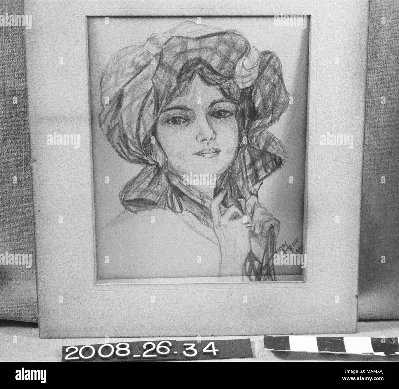 Dessin au crayon est profil de femme en bonnet Titre : Portrait de femme en Floppy Hat, dessin au crayon d'Irma Hesse . 1911. Irma Hesse Banque D'Images