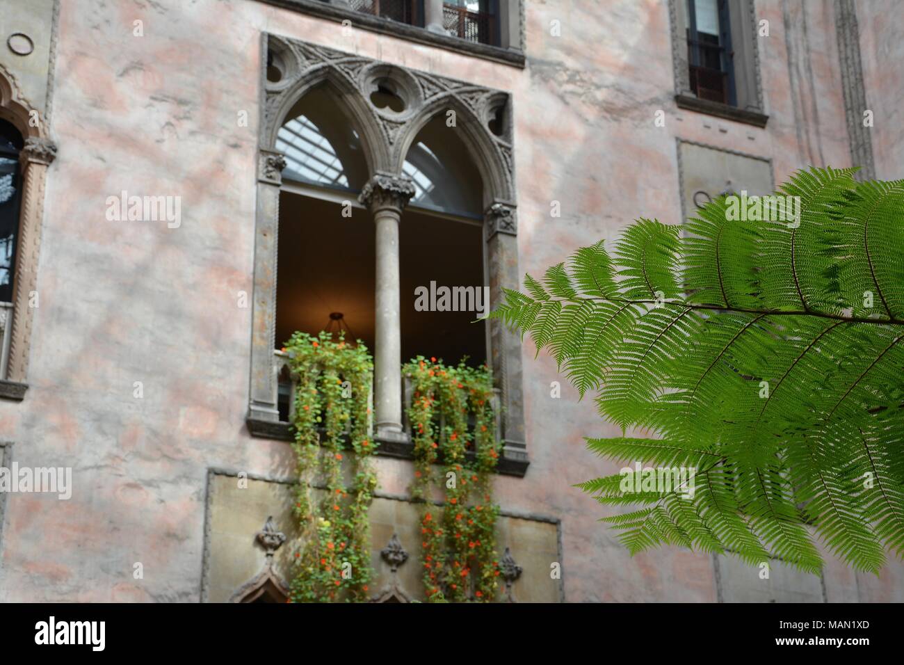 La tenture Capucines dans l'atrium du musée Isabella Stewart Gardner dans le quartier de Fenway à Boston, Massachusetts, USA. Banque D'Images