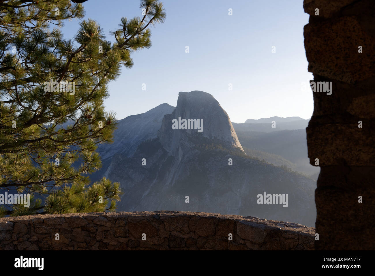 Lever du soleil à demi dôme à Yosemite National Park Banque D'Images
