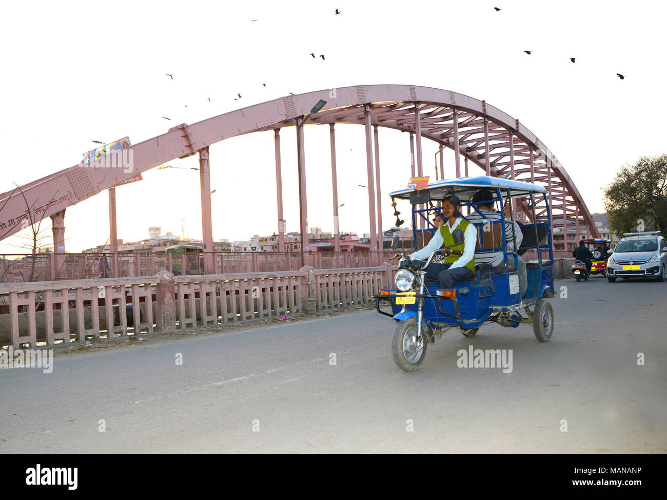 Voyageant dans le haridwar avec un auto rickshaw Banque D'Images