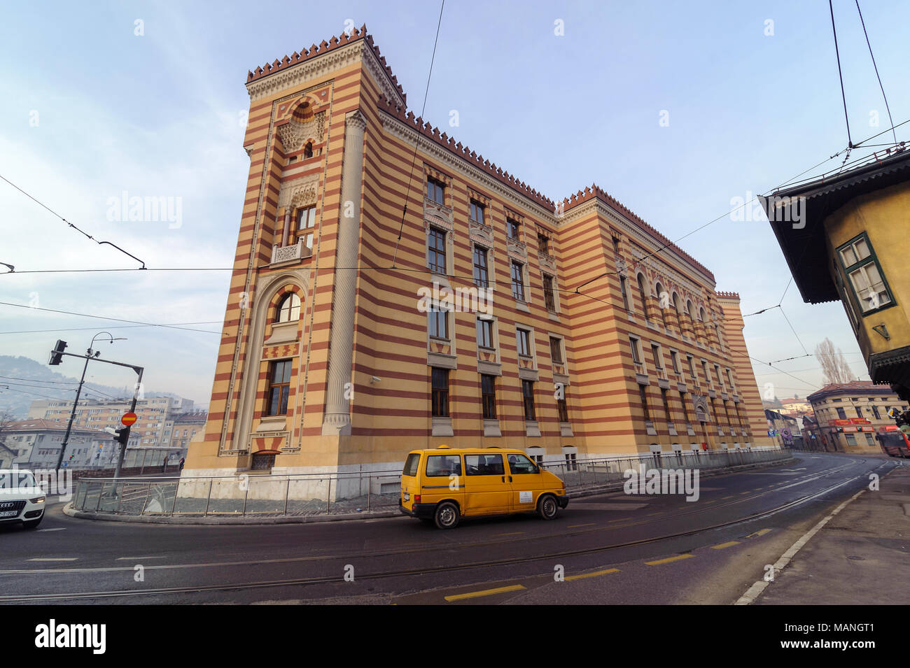 SARAJEVO, Bosnie - 25 JANV. 2018 : Bibliothèque Nationale et Universitaire de Bosnie-Herzégovine, Sarajevo.Ex hôtel de ville de Sarajevo et de la bibliothèque nationale, connu sous le nom de Vijecnica nouvellement décoré et peint. Banque D'Images