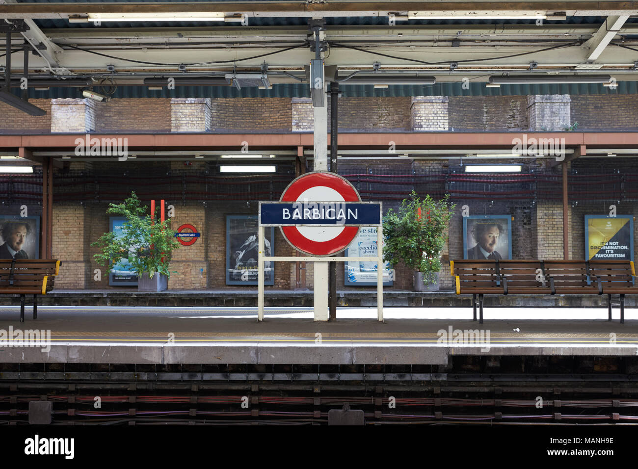 Londres - Mai 2017 : la plate-forme à la station de métro Barbican, City Of London, Londres Banque D'Images