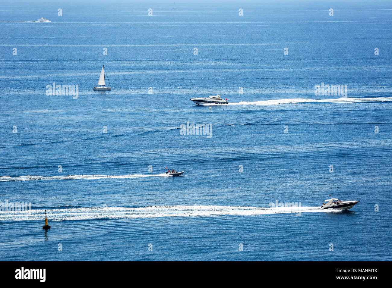 À Groupe de yachts de luxe en mer Méditerranée près de Côte d'Azur, Monaco Banque D'Images