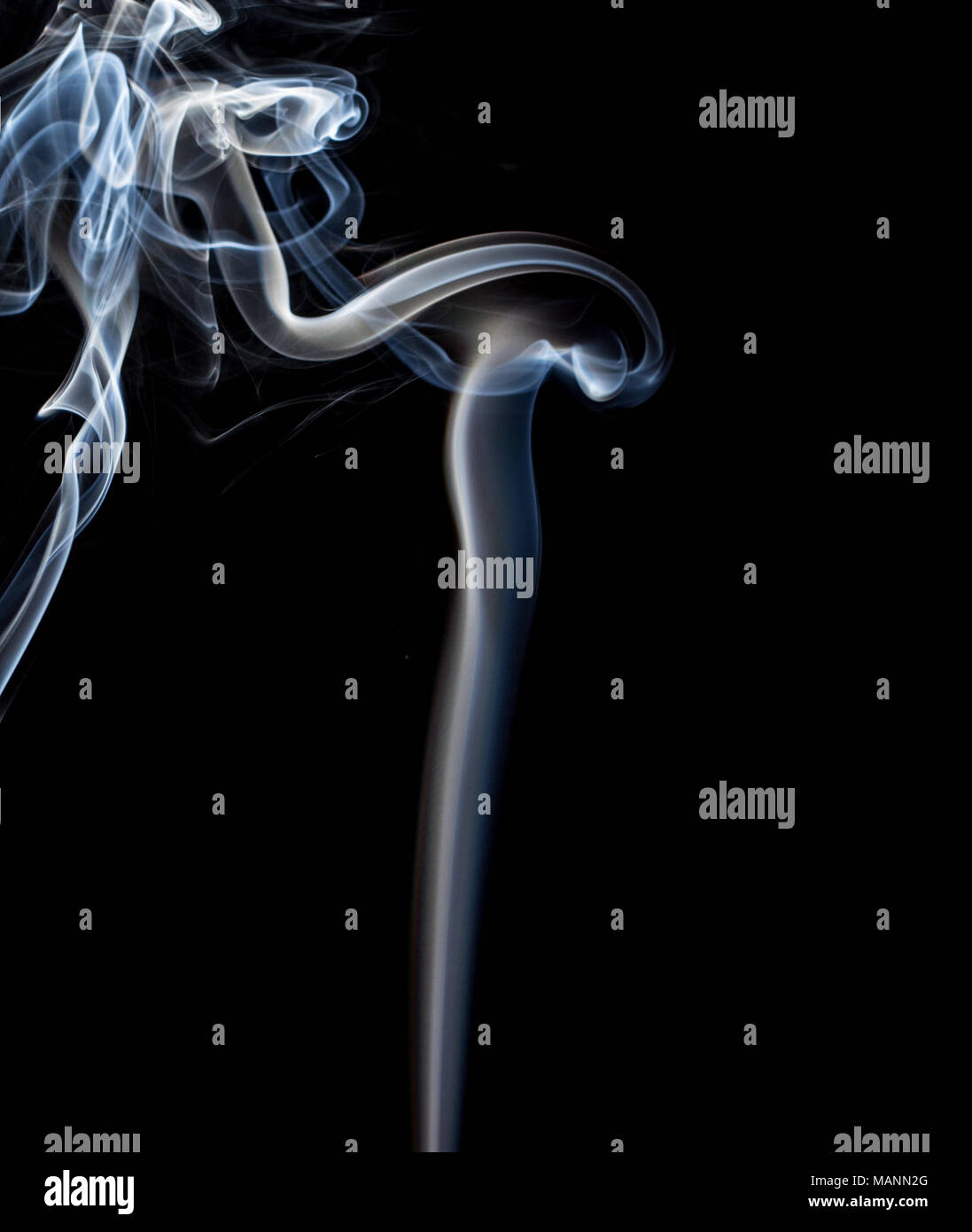 La fumée sur fond noir, Banque D'Images