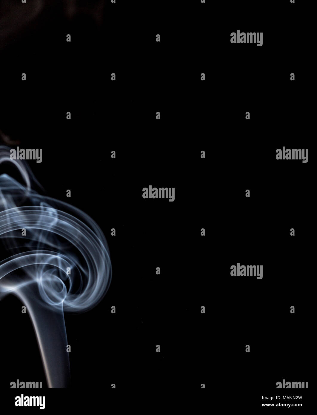 La fumée sur fond noir, Banque D'Images