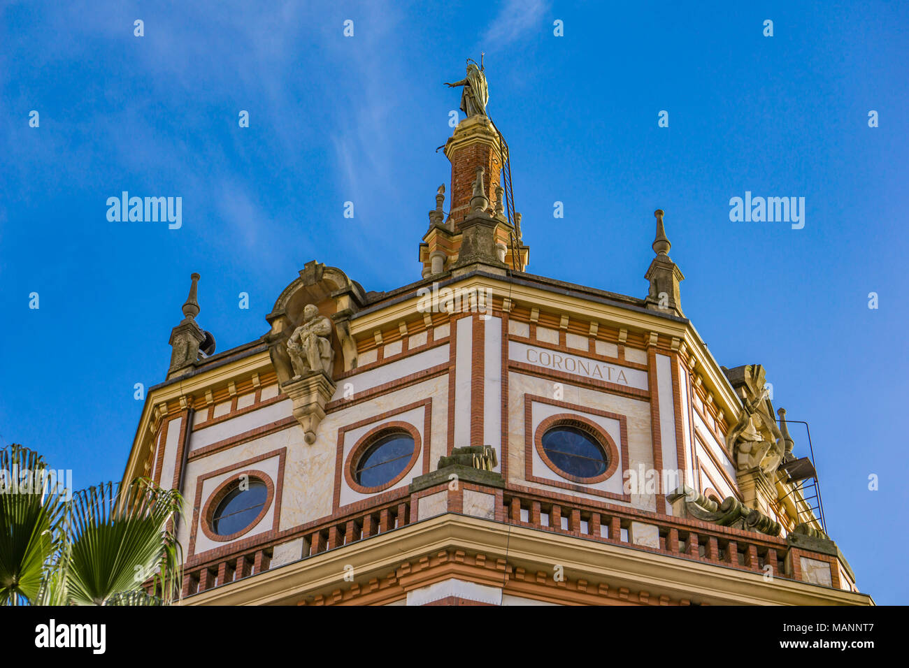 Coupole de la basilique de San Gervasio e Protasio à Rapallo, Italie Banque D'Images