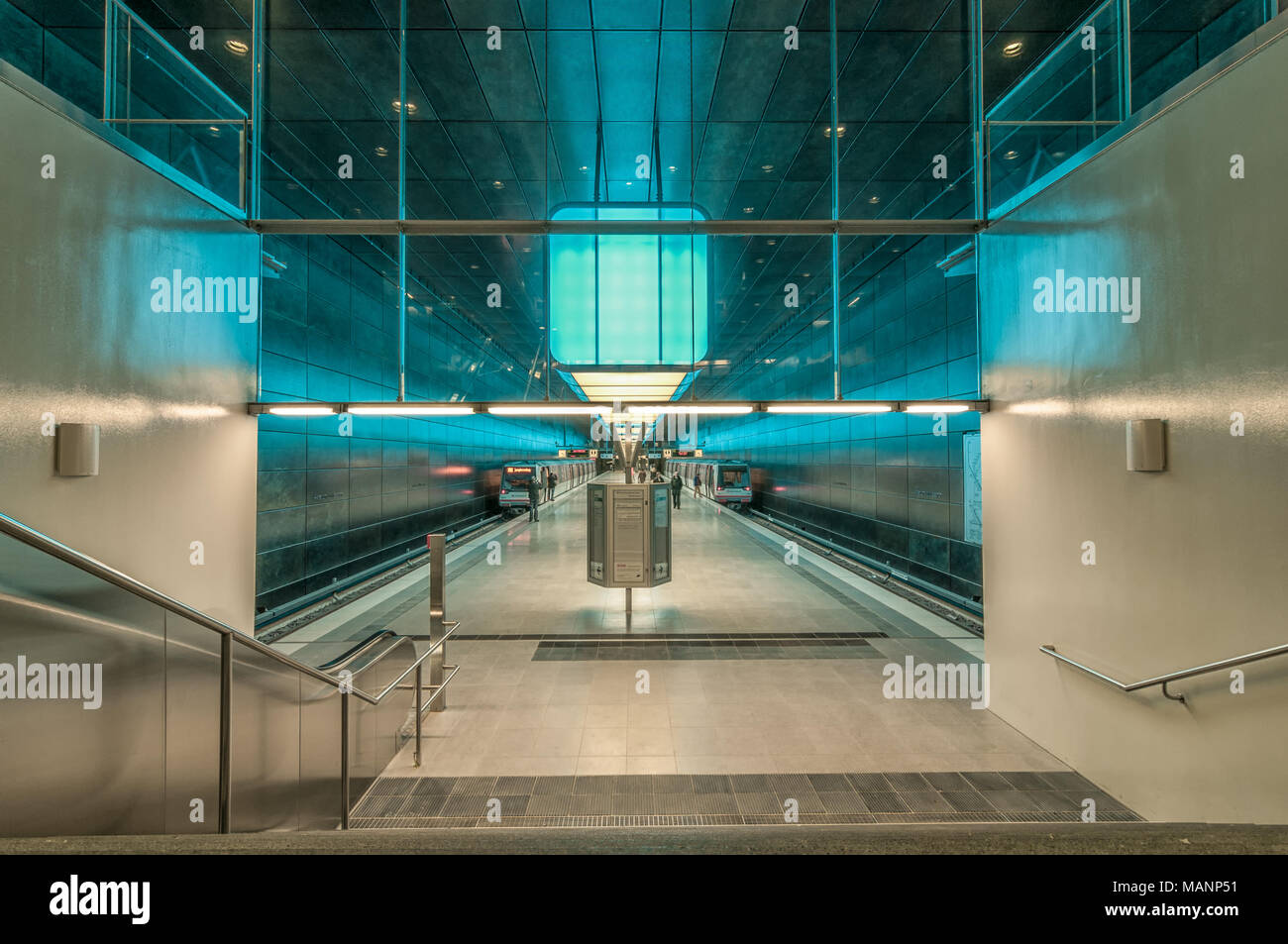 Hambourg, Allemagne - Mars 09, 2014 : plate-forme de train station de métro de l'Université Hafencity à Hambourg, Allemagne. Banque D'Images