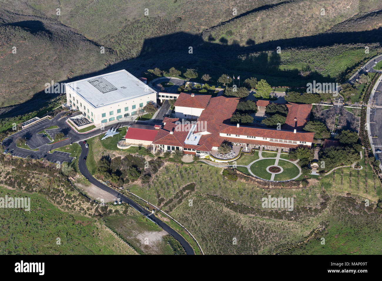 Simi Valley, Californie, USA - Le 26 mars 2018 : Vue aérienne de la Bibliothèque présidentielle Ronald Reagan et Centre pour les affaires publiques. Banque D'Images