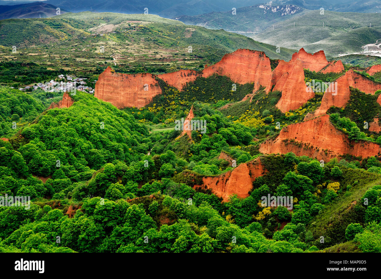Paysage à couper le souffle de Las Médulas, une fois qu'une mine d'or romaine. Aujourd'hui site du patrimoine mondial de l'UNESCO. Castilla y León, Espagne Banque D'Images