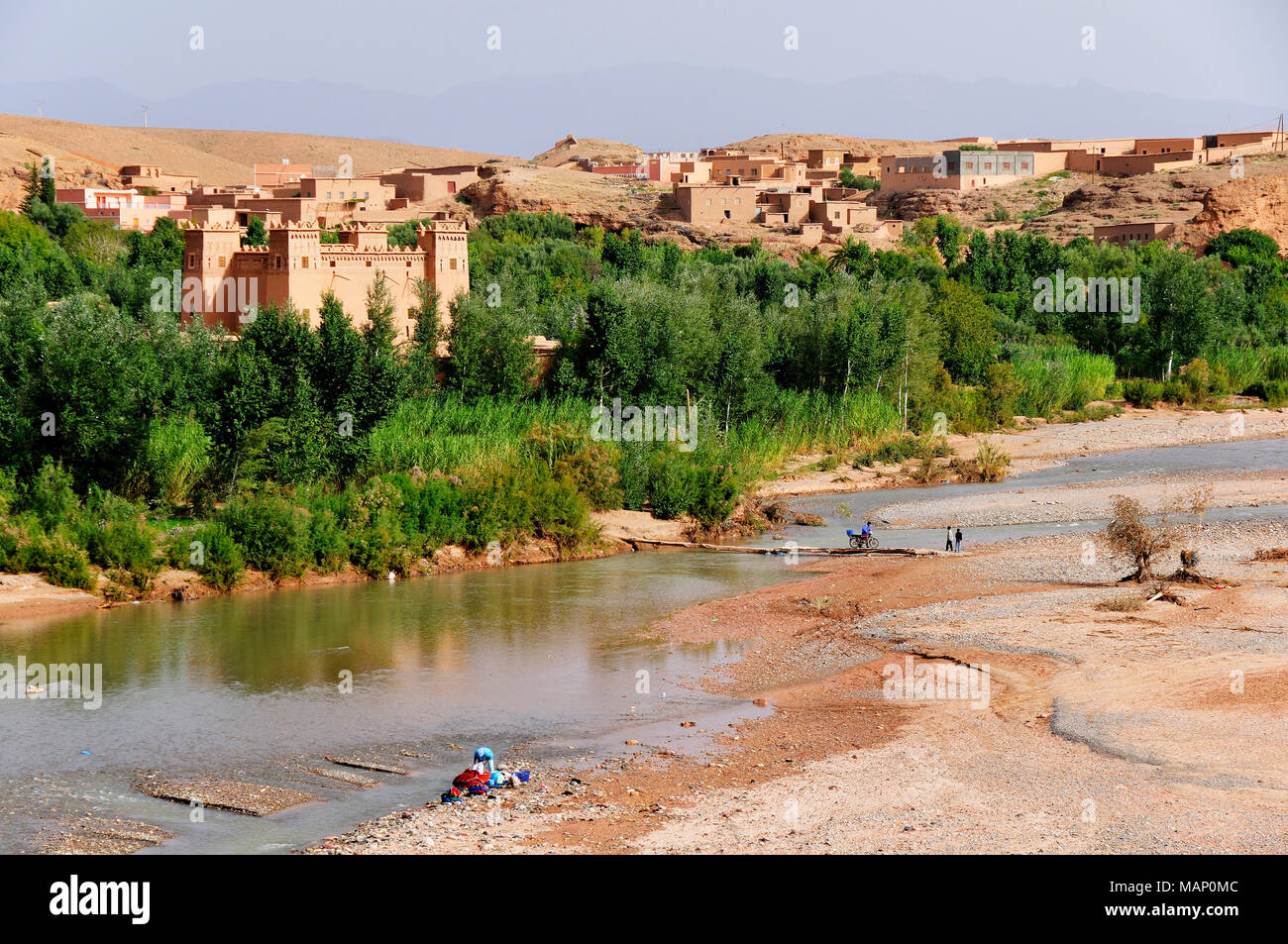 L'oasis ville de Kelaa M'Gouna, célèbre pour ses roses. Maroc Banque D'Images