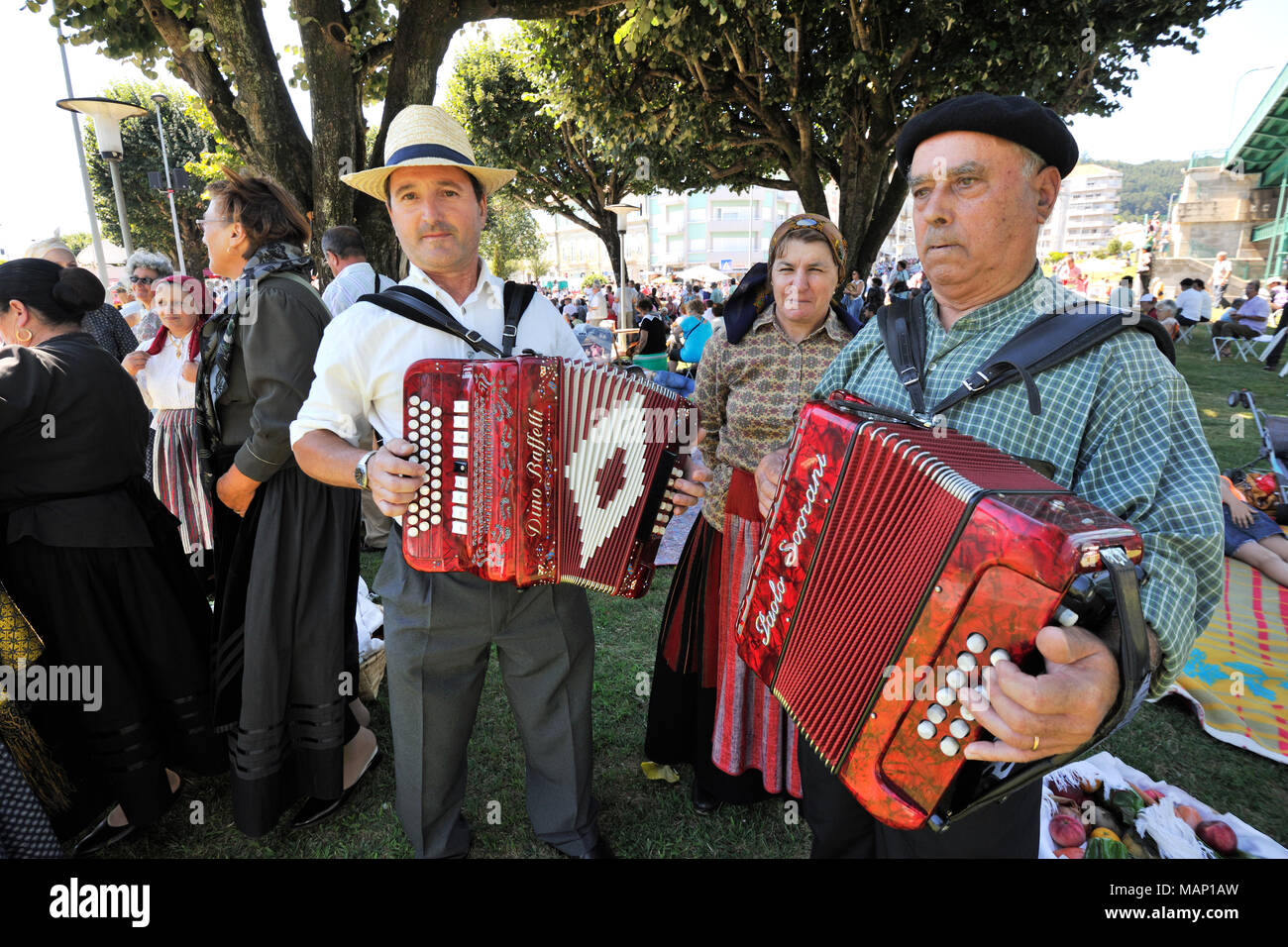 Les joueurs d'accordéon. Notre Dame de l'agonie des festivités, la plus grande fête traditionnelle au Portugal. Viana do Castelo. Banque D'Images