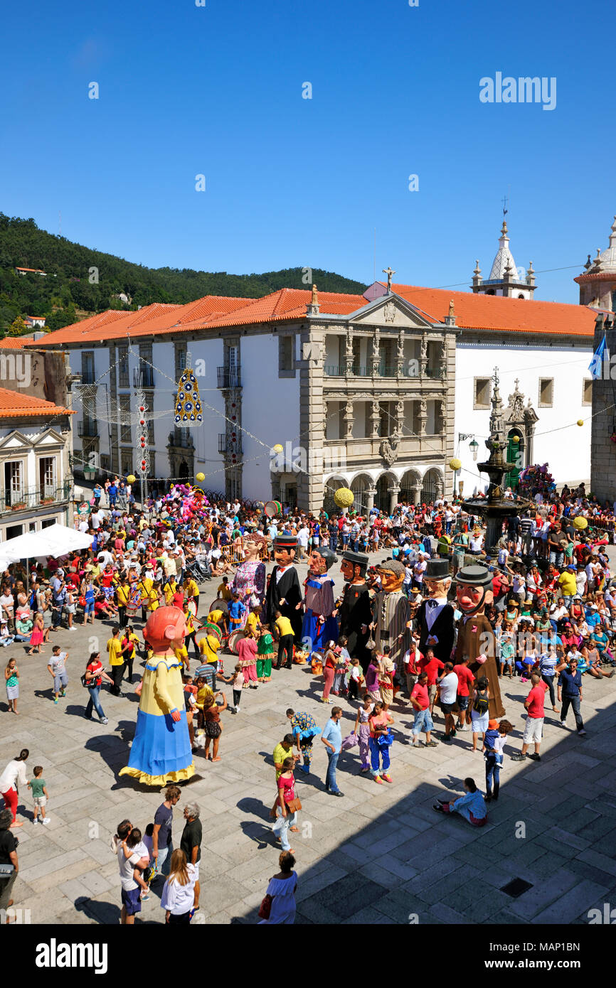 Platysternon traditionnels masques du Minho au centre historique de Viana do Castelo. Notre Dame de l'agonie des festivités, la plus grande fête traditionnelle en Banque D'Images