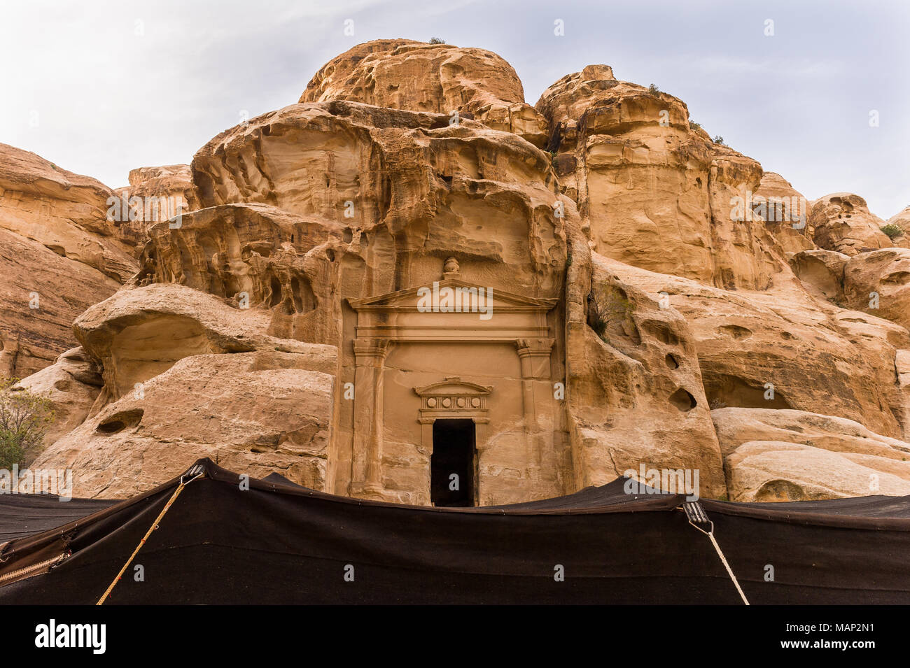 Camp de bédouins à Little Petra ou Siq al-Barid le site archéologique situé au nord de la ville de Petra et Wadi Musa. Banque D'Images