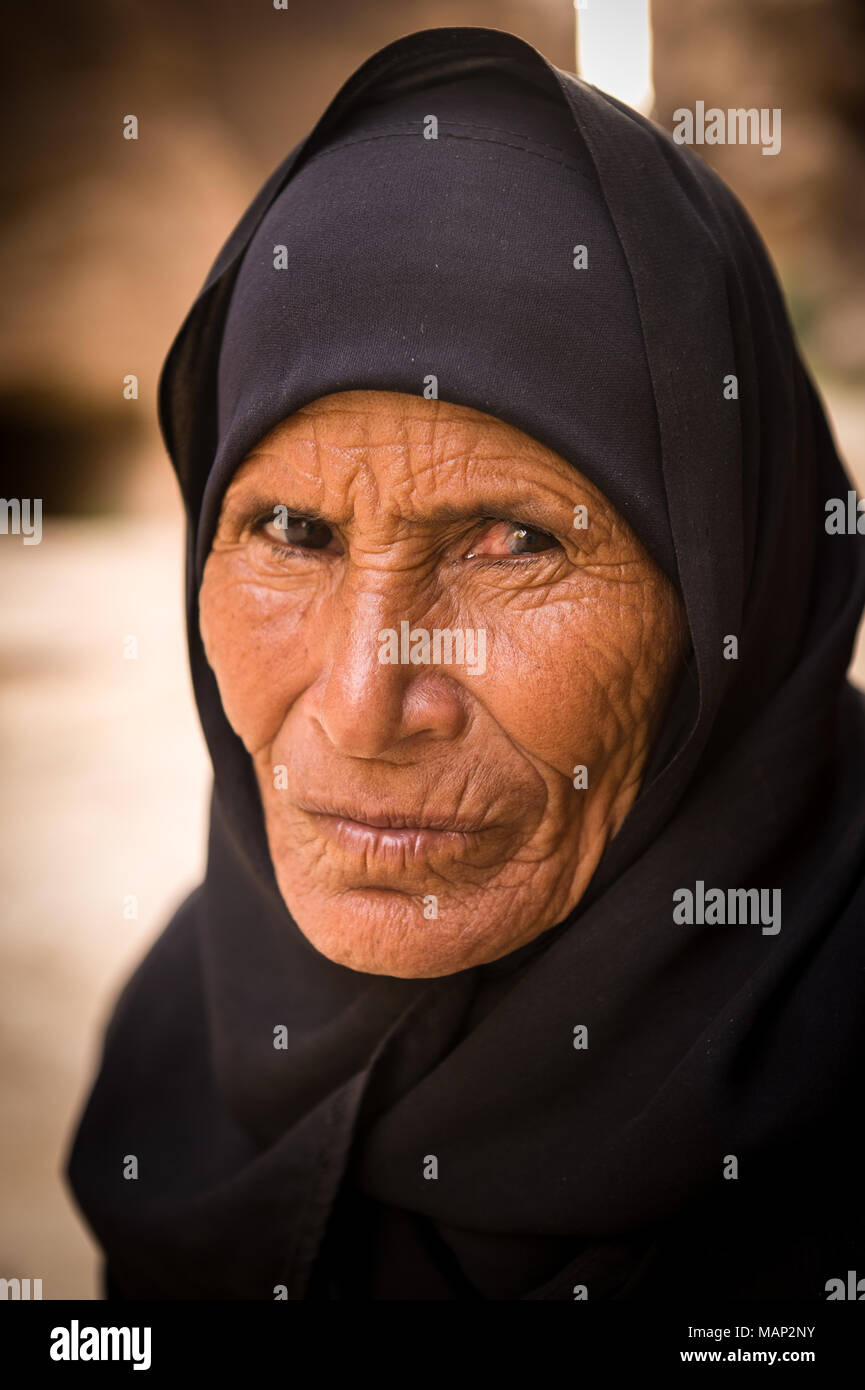 Bédouins à Little Petra ou Siq al-Barid le site archéologique situé au nord de la ville de Petra et Wadi Musa. Banque D'Images